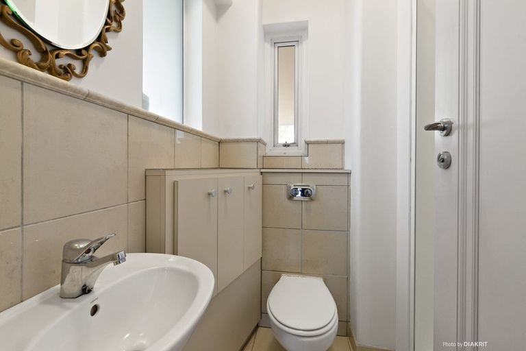 Photo of property in Anscombe Apartments, 212 Oriental Parade, Oriental Bay, Wellington, 6011