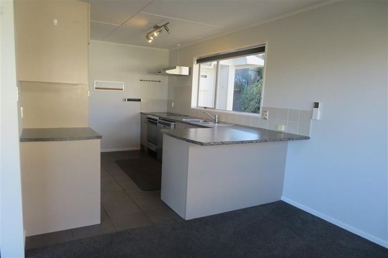 Photo of property in 2 Martin Grove, Normandale, Lower Hutt, 5010