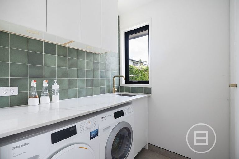 Photo of property in 4 Renata Crescent, Te Atatu Peninsula, Auckland, 0610