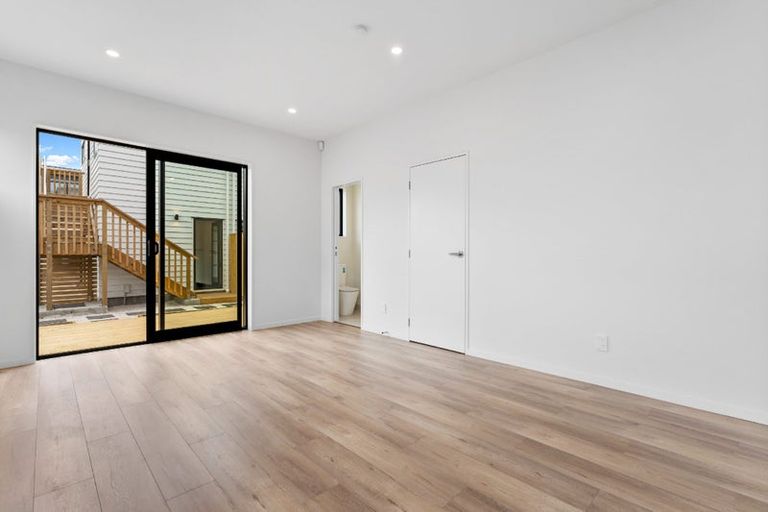 Photo of property in 28 Whare Kauri Road, Papakura, 2110