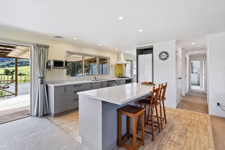 Photo of property in 46 Franklin Road, Paparoa, 0571