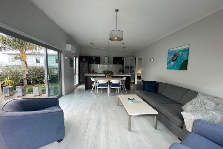 Photo of property in 15 Old Lake Road, Narrow Neck, Auckland, 0624