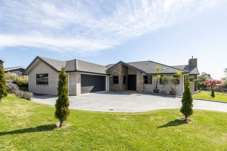 Photo of property in 2 Burbury Ridge, Havelock North, 4130