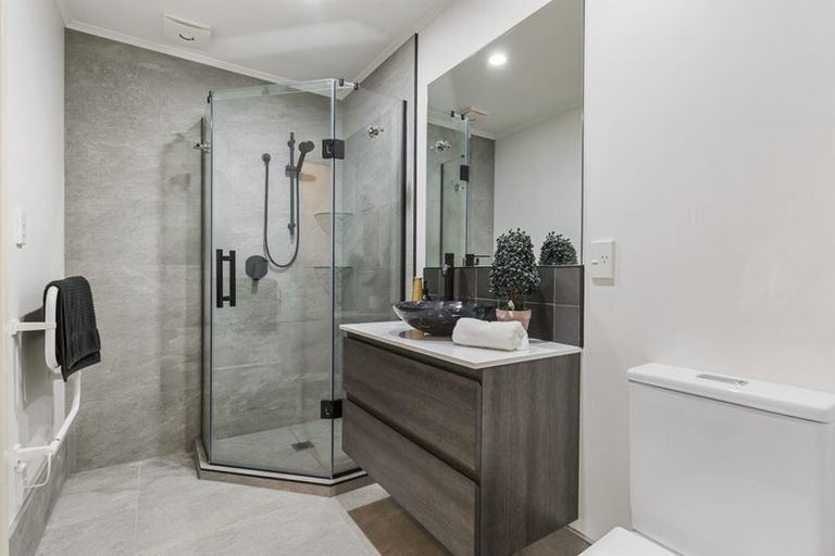 Photo of property in 45 Condor Place, Unsworth Heights, Auckland, 0632