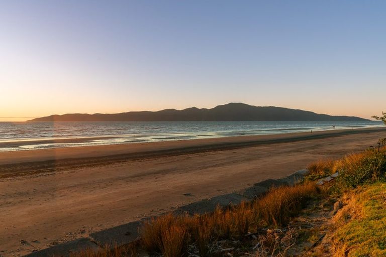 Photo of property in 55 Wharemauku Road, Raumati Beach, Paraparaumu, 5032