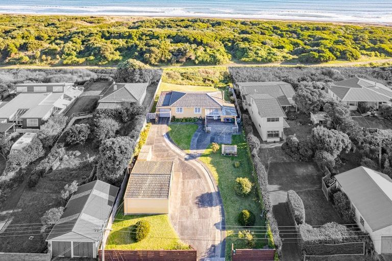 Photo of property in 107 Karaka Street, Castlecliff, Whanganui, 4501