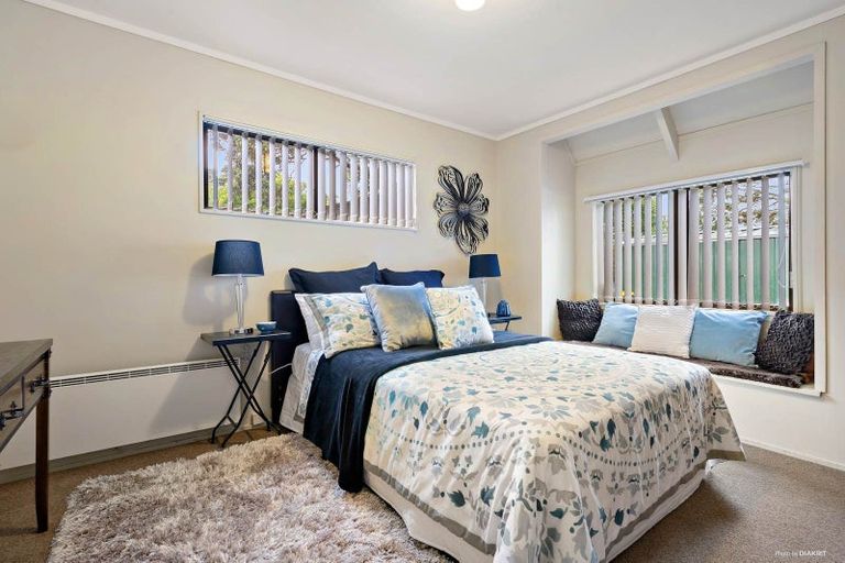 Photo of property in 46 Hobsonville Road, West Harbour, Auckland, 0618