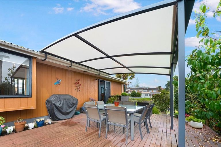 Photo of property in 1/24 Blacklock Avenue, Henderson, Auckland, 0612