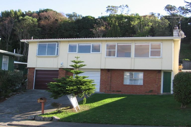 Photo of property in 23 Churton Drive, Churton Park, Wellington, 6037