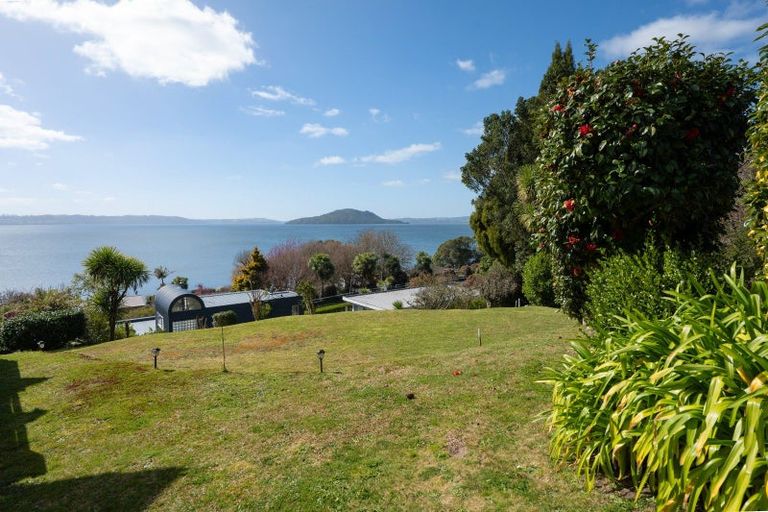 Photo of property in 26 Tupara Crescent, Kawaha Point, Rotorua, 3010