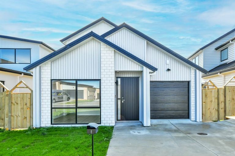 Photo of property in 8 Korowhiti Road, Clarks Beach, 2122