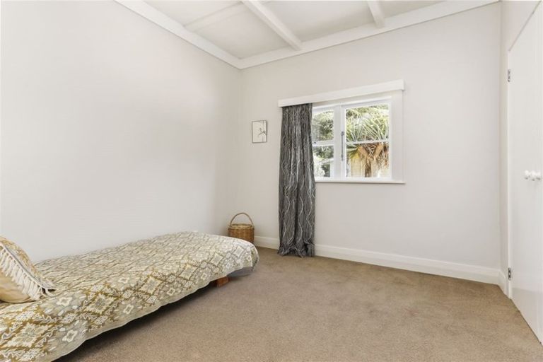 Photo of property in 1/18 Gill Avenue, Te Atatu Peninsula, Auckland, 0610