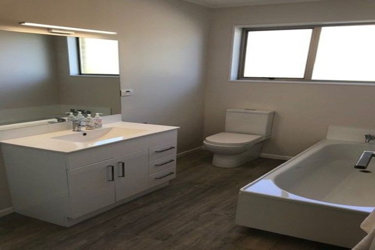 Photo of property in 1/41 Parkvale Road, Karori, Wellington, 6012