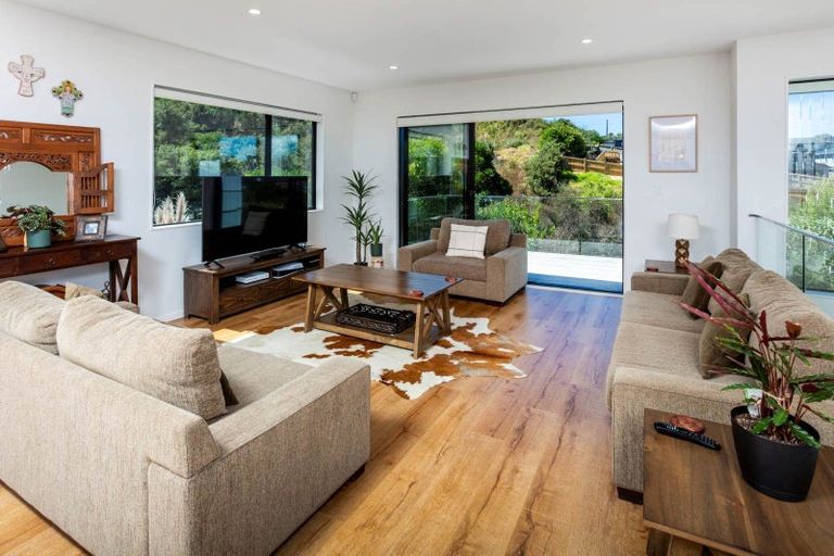 Photo of property in 10 Awaiti Way, Orewa, 0931