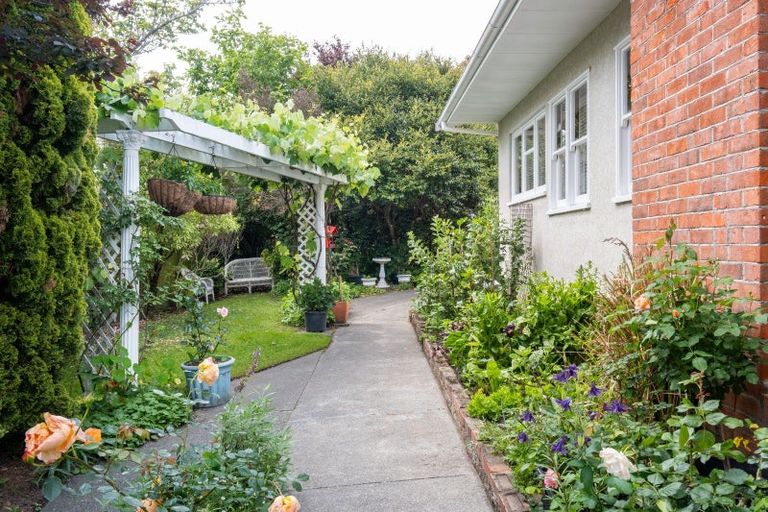 Photo of property in 14 Tauroa Road, Havelock North, 4130