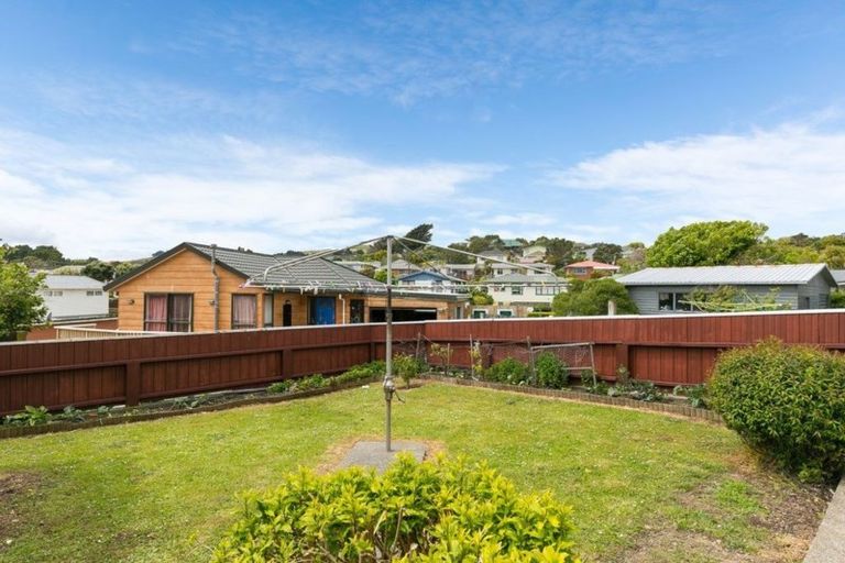 Photo of property in 32 Bracken Road, Paparangi, Wellington, 6037