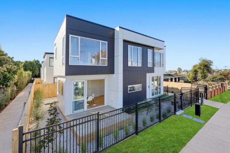 Photo of property in 33 Sorrel Crescent, Bucklands Beach, Auckland, 2012