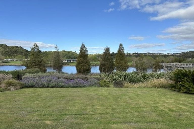 Photo of property in 37 Scoria Close, Pyes Pa, Tauranga, 3112