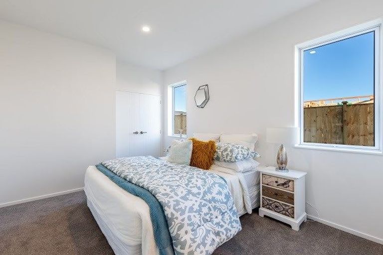 Photo of property in 12 Len Ireland Drive, Kumeu, 0810