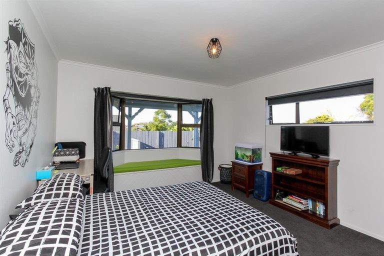 Photo of property in 13 Poplar Grove, Whalers Gate, New Plymouth, 4310