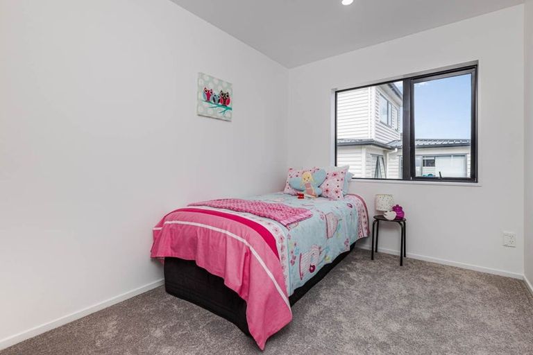 Photo of property in 7b Gladfield Lane, Te Atatu Peninsula, Auckland, 0610