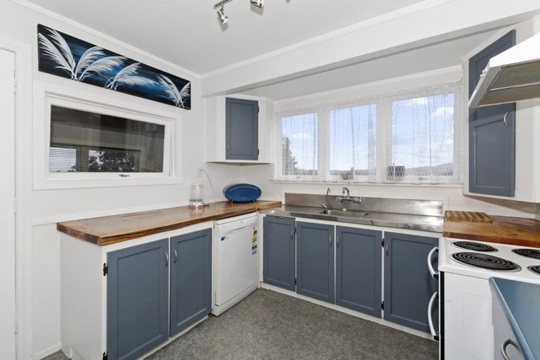 Photo of property in 57 Sherwood Road, Onerahi, Whangarei, 0110