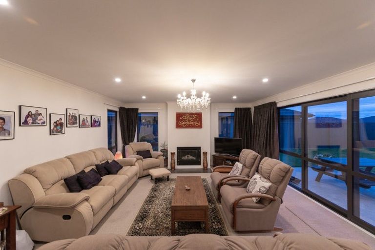 Photo of property in 199 Pacific Drive, Fitzherbert, Palmerston North, 4410