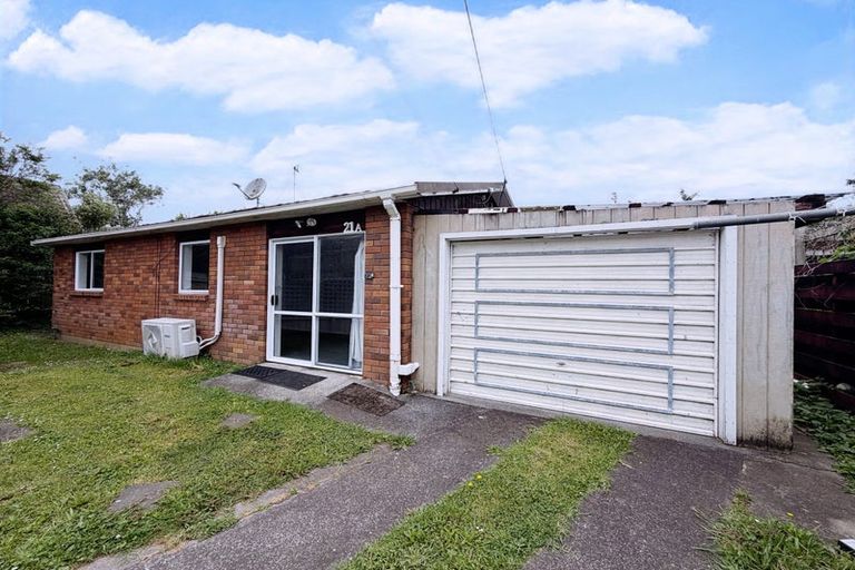 Photo of property in 21 Royal Road, Massey, Auckland, 0614
