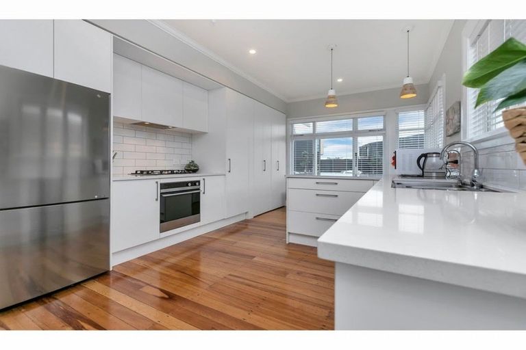 Photo of property in 1 Cochrane Road, Hobsonville, Auckland, 0616