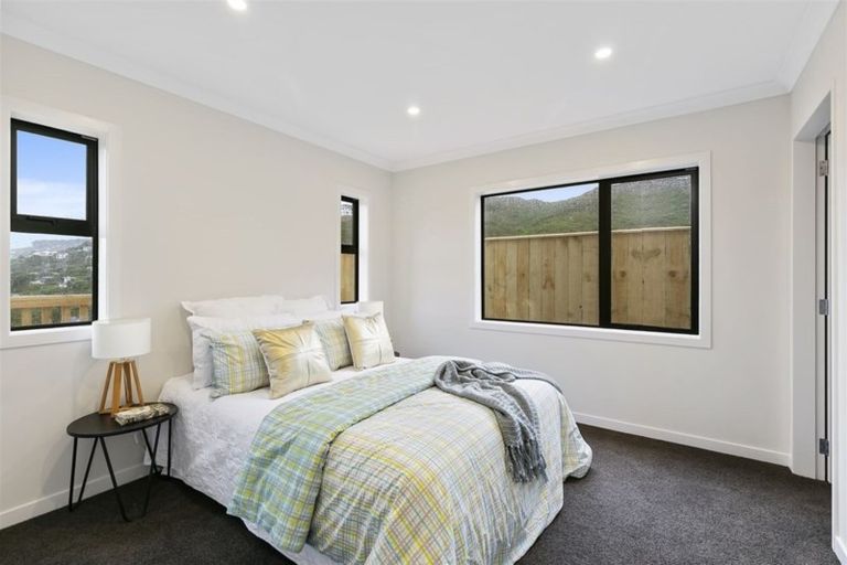 Photo of property in 6 Pihipihi Way, Crofton Downs, Wellington, 6035