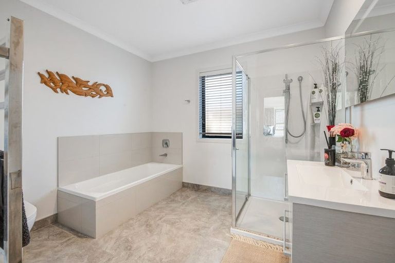 Photo of property in 7 Raabia Close, Parakai, 0830