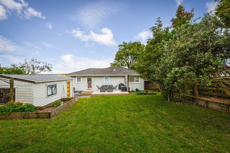Photo of property in 4 Brunner Road, Glen Eden, Auckland, 0602