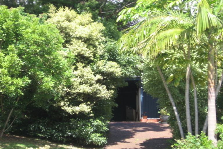 Photo of property in 12 Amelia Place, Beach Haven, Auckland, 0626