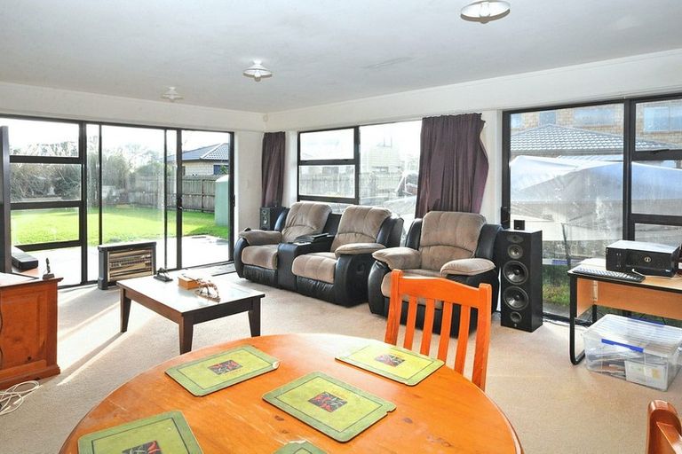 Photo of property in 19 Aitkenhead Court, Parakai, 0830