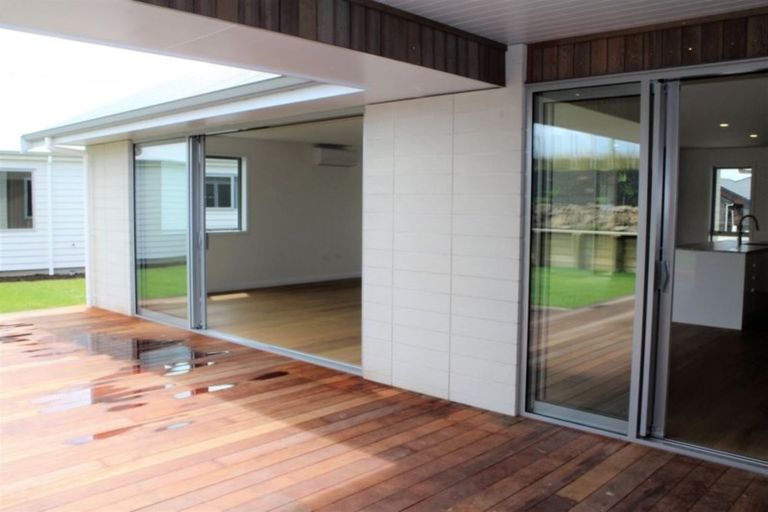 Photo of property in 70 Stace Hopper Drive, One Tree Point, 0118