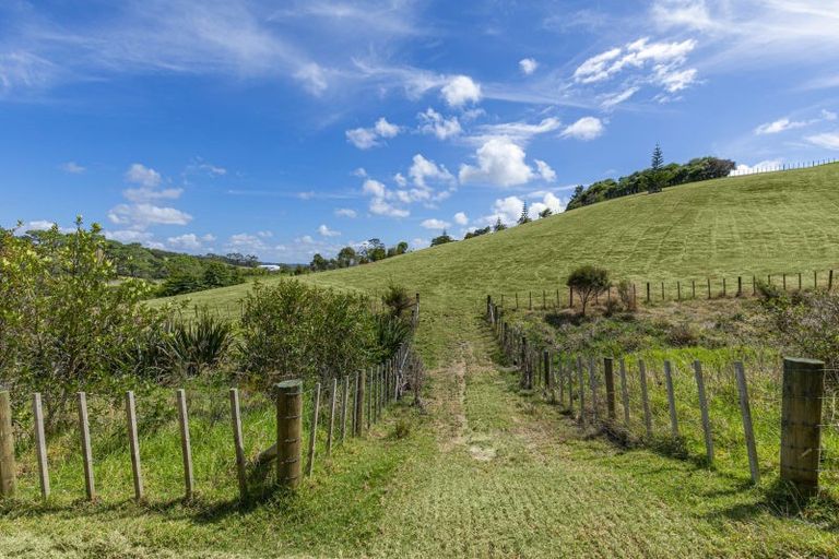Photo of property in 221b Mahoenui Valley Road, Coatesville, 0793