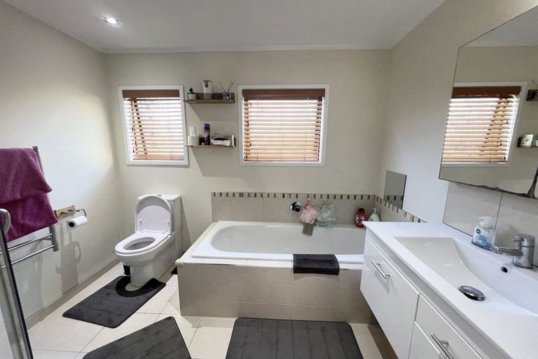 Photo of property in 46 Marendellas Drive, Bucklands Beach, Auckland, 2014