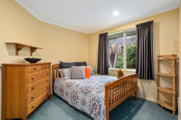 Photo of property in 35 Admirals Court Drive, Greenhithe, Auckland, 0632