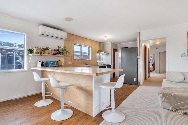 Photo of property in 247 Henderson Valley Road, Henderson, Auckland, 0612