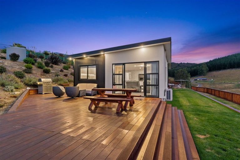 Photo of property in 17 Kingsgate Lane, Waihola, Milton, 9073