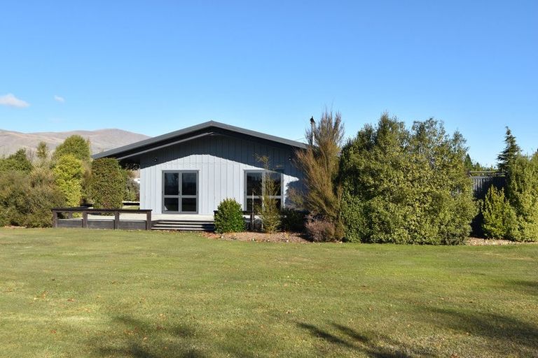 Photo of property in 16 Matukituki Crescent, Twizel, 7901