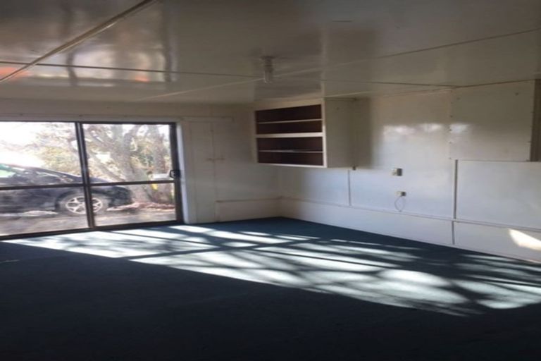 Photo of property in 13 Beswick Place, Birkdale, Auckland, 0626