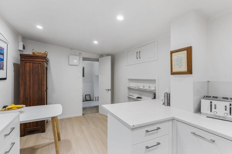 Photo of property in 5 Honeysuckle Lane, Mairangi Bay, Auckland, 0630