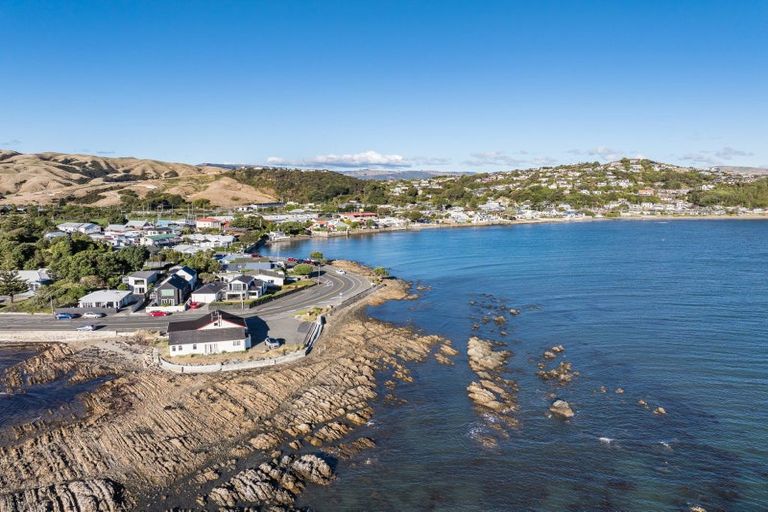 Photo of property in 7a Sunset Parade, Plimmerton, Porirua, 5026