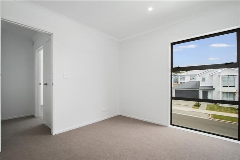 Photo of property in 33 Samuel Cassidy Avenue, Swanson, Auckland, 0614