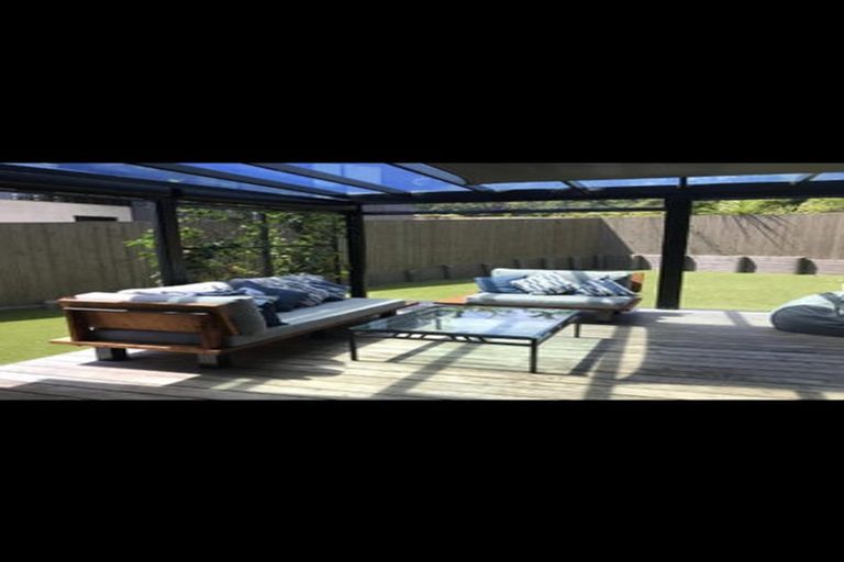 Photo of property in 3 Westbourne Road, Murrays Bay, Auckland, 0630