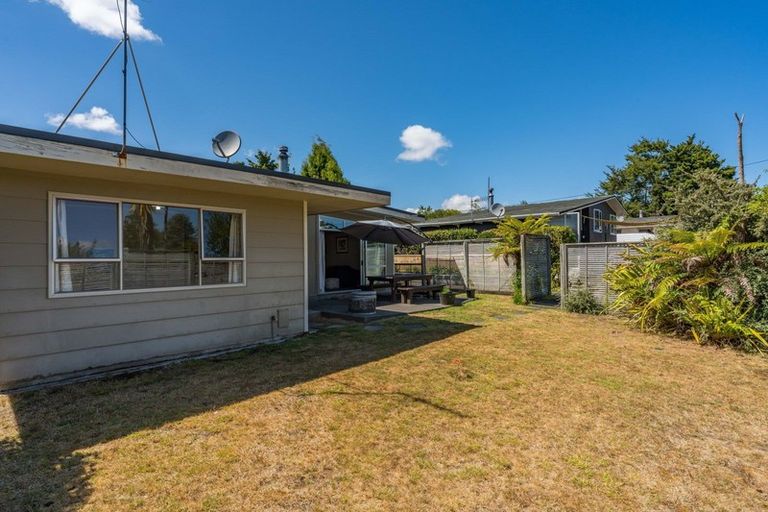 Photo of property in 1/12 Gradwell Place, Two Mile Bay, Taupo, 3330