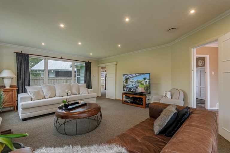 Photo of property in 1 Athlone Place, Hokowhitu, Palmerston North, 4410
