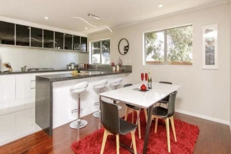 Photo of property in 436a East Coast Road, Windsor Park, Auckland, 0630