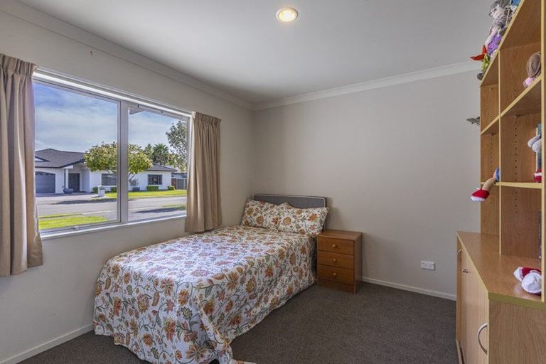 Photo of property in 2 Arthur Close, Clive, 4102